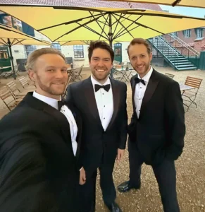 Opera singers before wedding