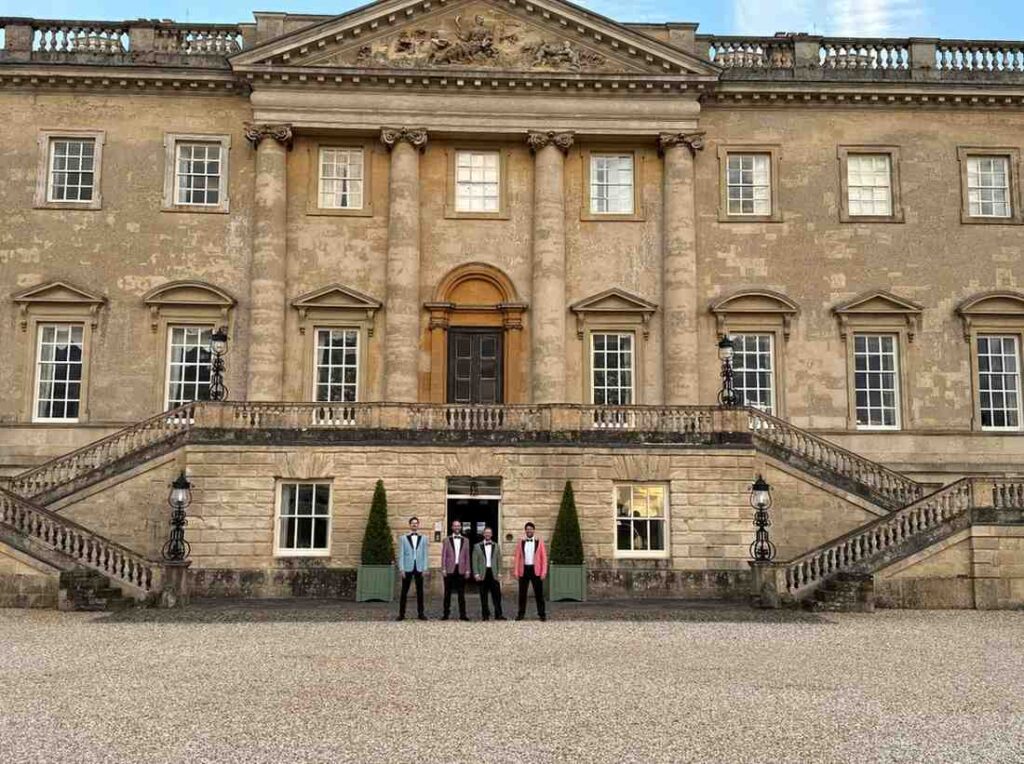 Operatico performs a quartet at Kirklington Park